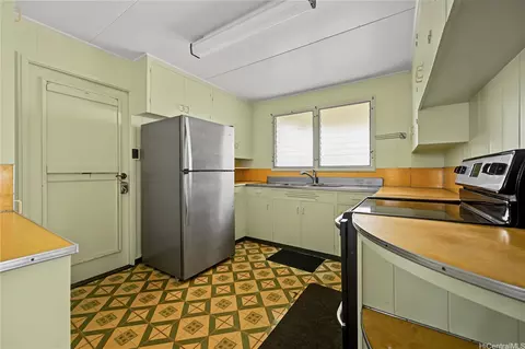 Kitchen - 2911 Eugene Pl, Honolulu, HI 96816 photo 1 of 2