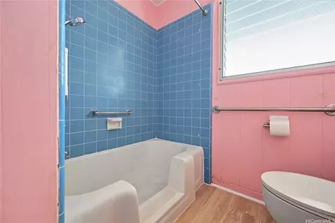 Bath - 2911 Eugene Pl, Honolulu, HI 96816 photo 2 of 4