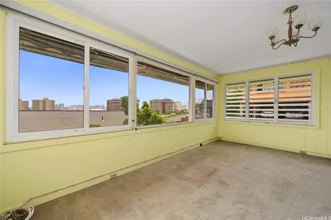 Living - 2911 Eugene Pl, Honolulu, HI 96816 photo 2 of 4