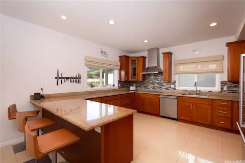 499 Kealahou St #5, Honolulu, HI 96825