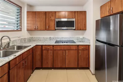 1329 Kaihee St #B, Honolulu, HI 96822