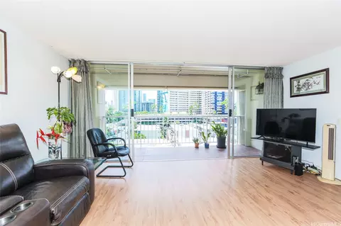 430 Keoniana St #114, Honolulu, HI 96815