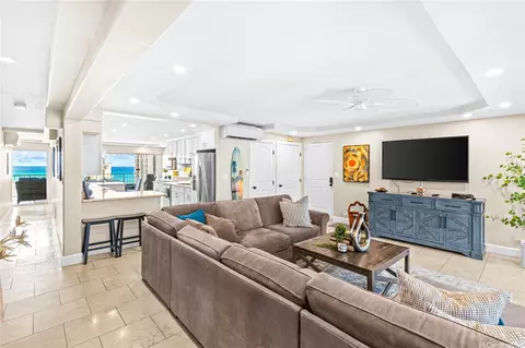 155 Paoakalani Ave #PH2, Honolulu, HI 96815
