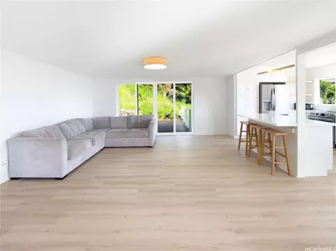 Living - 809 Ailuna St, Honolulu, HI 96821 photo 2 of 4