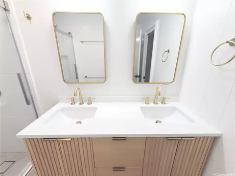 Bath - 809 Ailuna St, Honolulu, HI 96821 photo 1 of 3