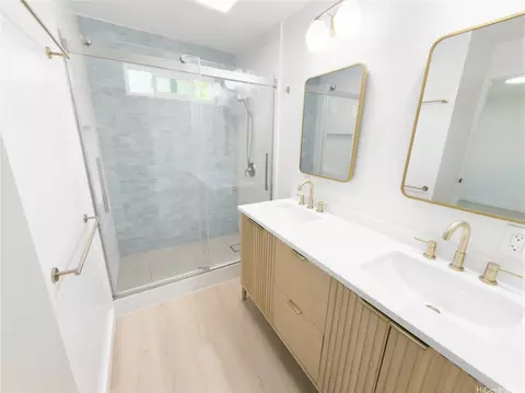 Bath - 809 Ailuna St, Honolulu, HI 96821 photo 2 of 3