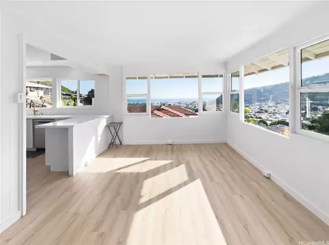 Living - 809 Ailuna St, Honolulu, HI 96821 photo 1 of 4