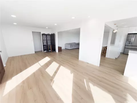 Living - 809 Ailuna St, Honolulu, HI 96821 photo 3 of 4