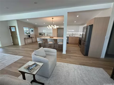 2433 Hoohoihoi St, Pearl City, HI 96782