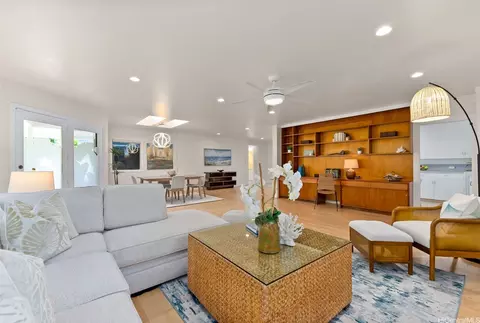 2432 Myrtle St, Honolulu, HI 96816