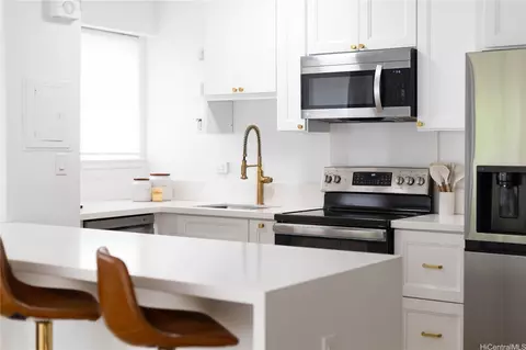 2118 Kuhio Ave #401, Honolulu, HI 96815