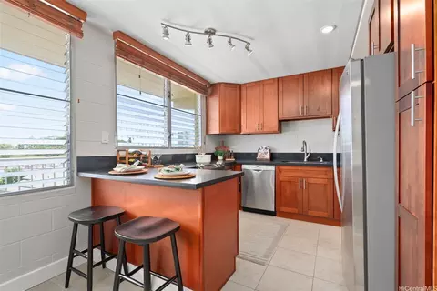 24 Hialoa St #43, Honolulu, HI 96817