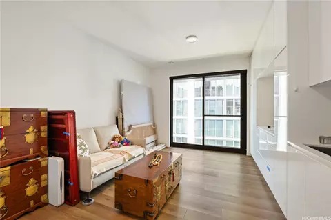 987 Queen St #617, Honolulu, HI 96814