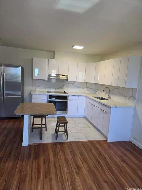 509 University Ave #703, Honolulu, HI 96826