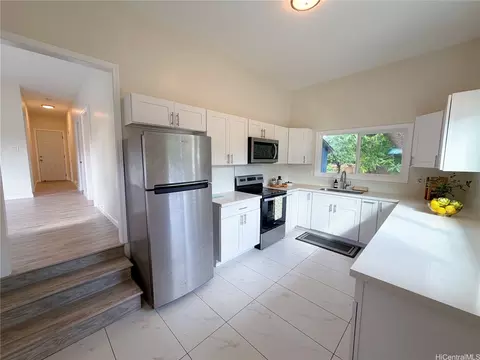 94-111 Pahu St #D, Waipahu, HI 96797