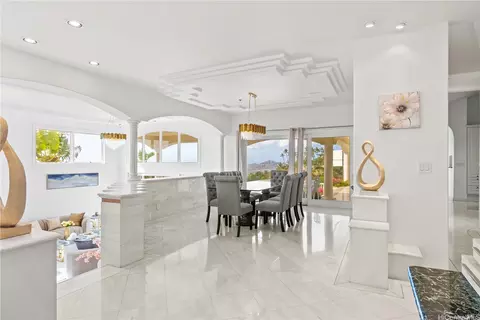 Dining - 671 Kahiau Loop, Honolulu, HI 96821 photo 2 of 2