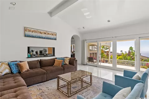 Living - 671 Kahiau Loop, Honolulu, HI 96821 photo 3 of 4