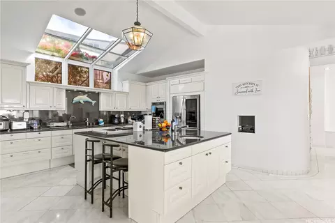 Kitchen - 671 Kahiau Loop, Honolulu, HI 96821 photo 1 of 2