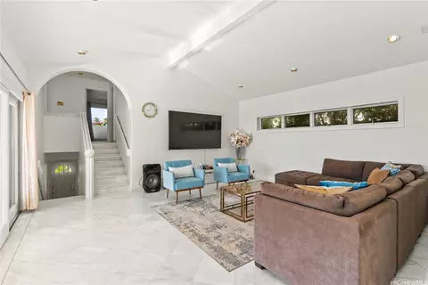 Living - 671 Kahiau Loop, Honolulu, HI 96821 photo 4 of 4