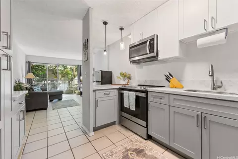222 Kaiulani Ave #201, Honolulu, HI 96815