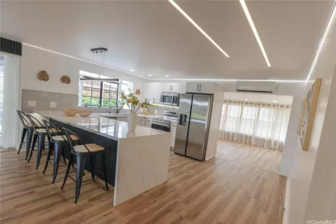 526 Ulumawao St, Kailua, HI 96734