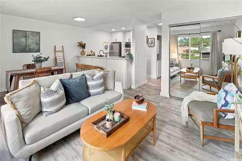 46-263 Kahuhipa St #B211, Kaneohe, HI 96744