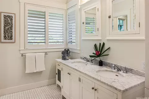 Bath - 4315 Panini Loop #A, Honolulu, HI 96816 photo 2 of 2