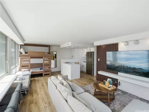 2427 Kuhio Ave #3102, Honolulu, HI 96815