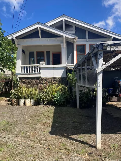1142 Richard Ln, Honolulu, HI 96819
