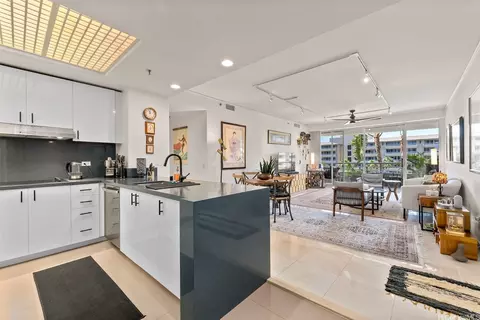 1 Keahole Pl #3406, Honolulu, HI 96825