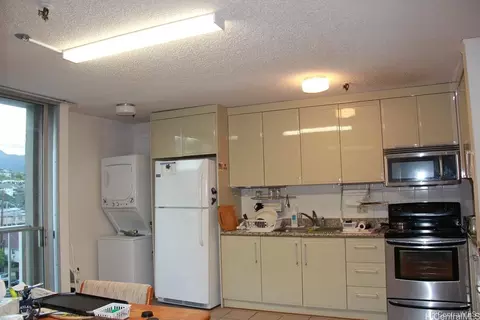 1226 Alexander St #607, Honolulu, HI 96826