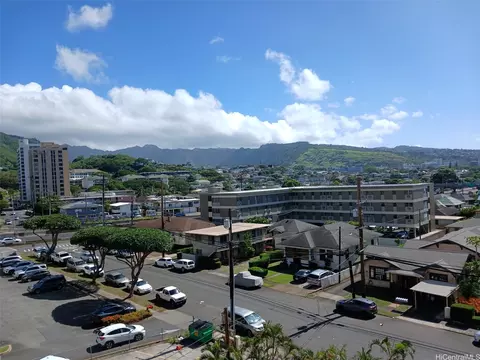 1226 Alexander St #607, Honolulu, HI 96826