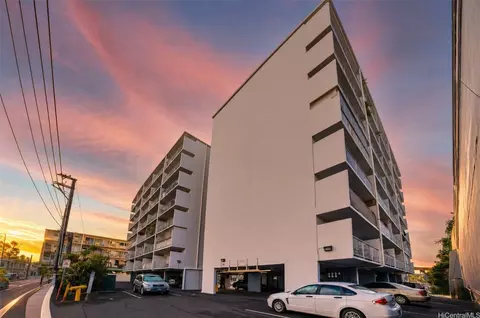 1941 Church Ln #206, Honolulu, HI 96826