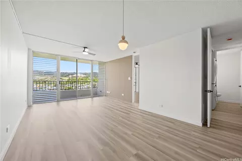 1160 Ala Napunani St #1806, Honolulu, HI 96818