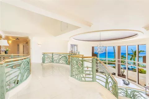 Entry Way - 509 Moaniala St, Honolulu, HI 96821 photo 2 of 2