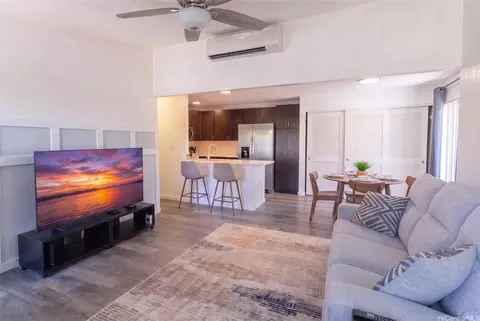 594 Mananai Pl #21T, Honolulu, HI 96818