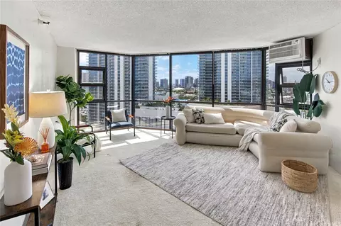 930 Kaheka St #2302, Honolulu, HI 96814