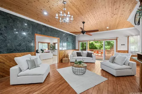 652 Hoohulu Pl, Pearl City, HI 96782