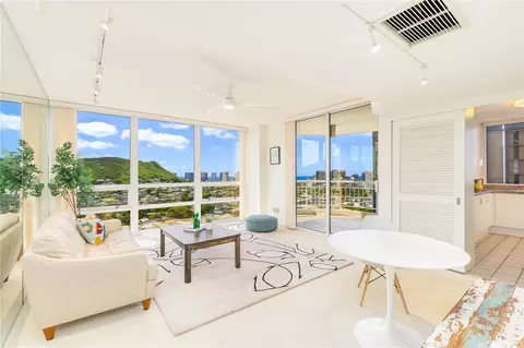 2047 Nuuanu Ave #2202, Honolulu, HI 96817