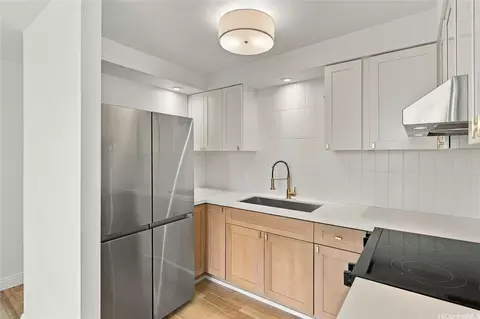 1505 Alexander St #703, Honolulu, HI 96822