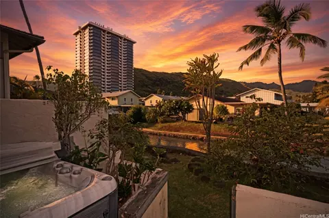 211 Kawaihae St #D5, Honolulu, HI 96825