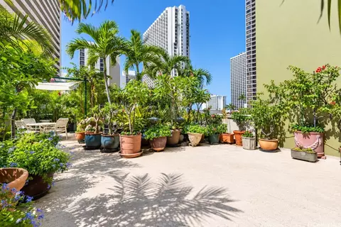 229 Paoakalani Ave #602, Honolulu, HI 96815