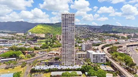 2825 S King St #201, Honolulu, HI 96826