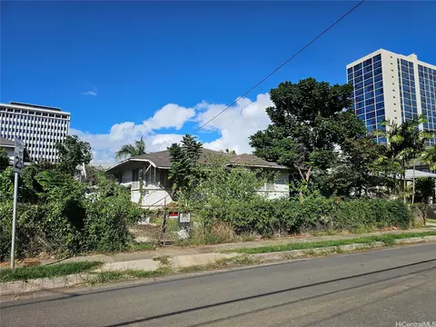 1140 Elm St, Honolulu, HI 96814