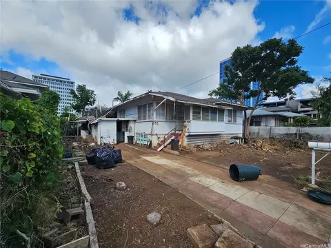 1140 Elm St, Honolulu, HI 96814