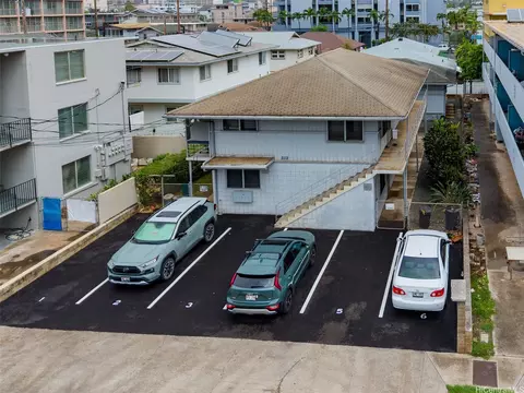 2112 Fern St, Honolulu, HI 96816