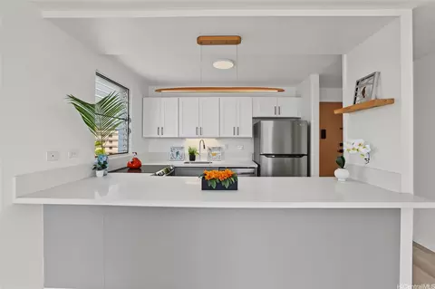 3033 Ala Napuaa Pl #302, Honolulu, HI 96818