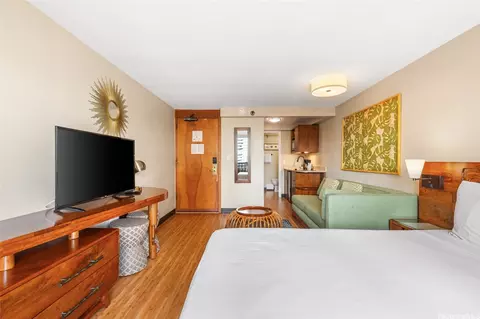 2425 Kuhio Ave #705, Honolulu, HI 96815 photo 3