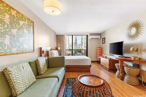 2425 Kuhio Ave #705, Honolulu, HI 96815