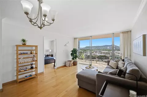 2439 Kapiolani Blvd #902, Honolulu, HI 96826